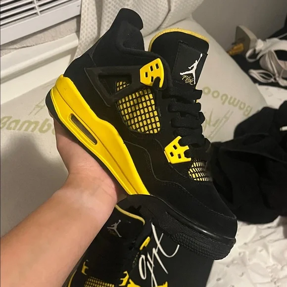 Jordan Thunder 4s Grade School - Picture 5 of 5